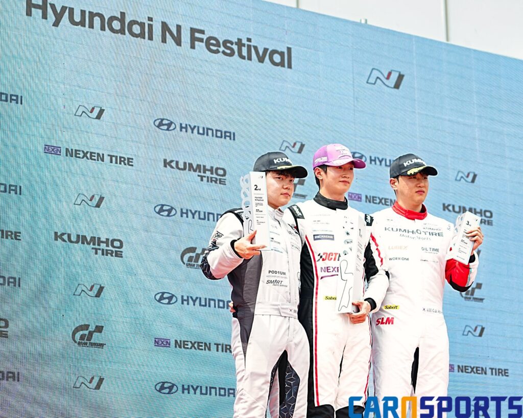 2라운드 eN1 레이스2 포디움
왼쪽부터 김동은,김영찬.이창욱