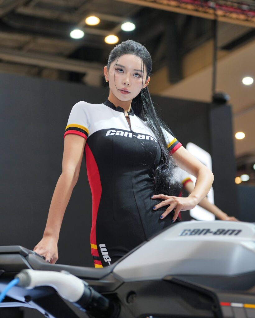 부산모빌리티쇼 캔암 레이싱모델 이송빈