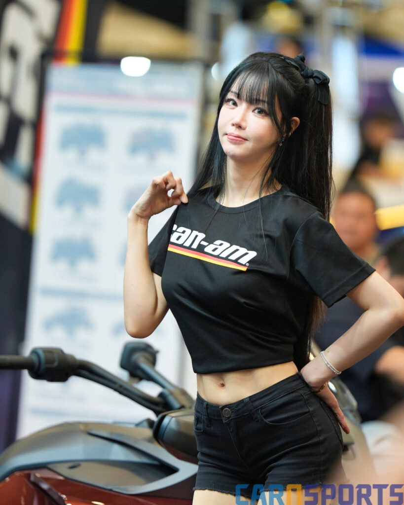 부산모빌리티쇼 캔암 레이싱모델 민한나